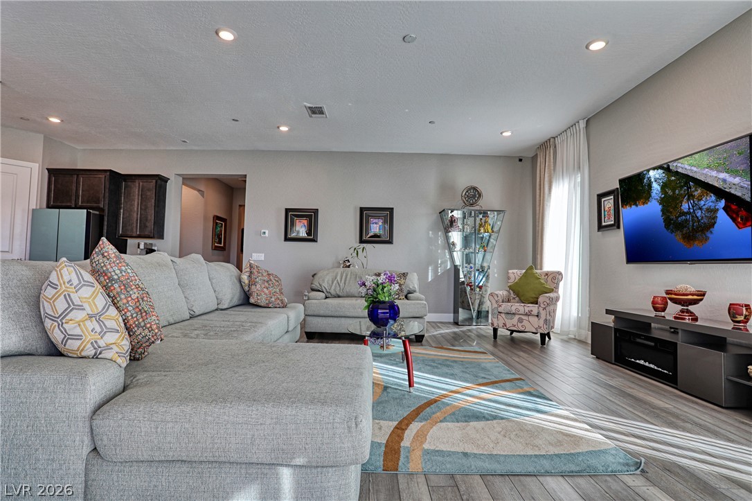 43 Autumn Palm Avenue Property Photo 8