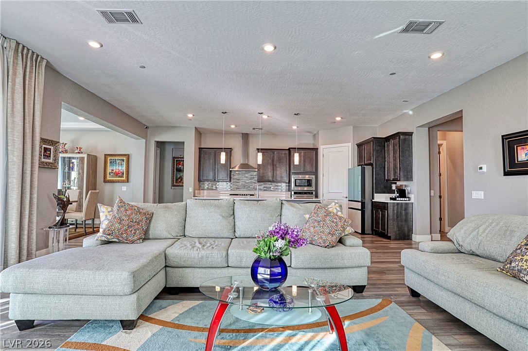 43 Autumn Palm Avenue Property Photo 9