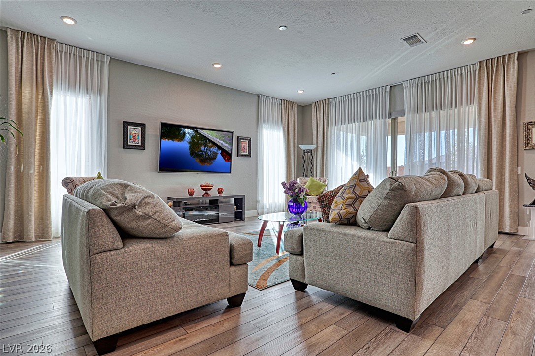 43 Autumn Palm Avenue Property Photo 11