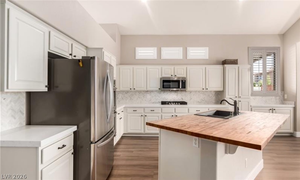 264 Pointe Ranier Avenue Property Photo 12