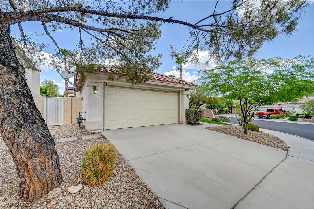 1717 Royal Canyon Drive Property Photo 3