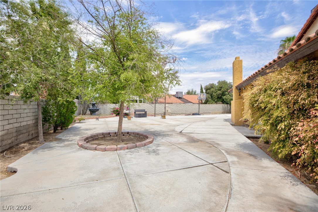 2201 Alia Court Property Photo 4