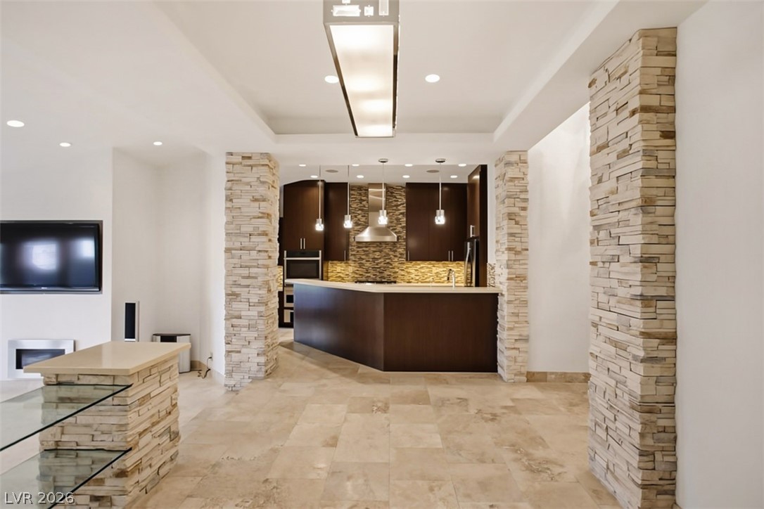 7146 Mission Hills Drive Property Photo 1