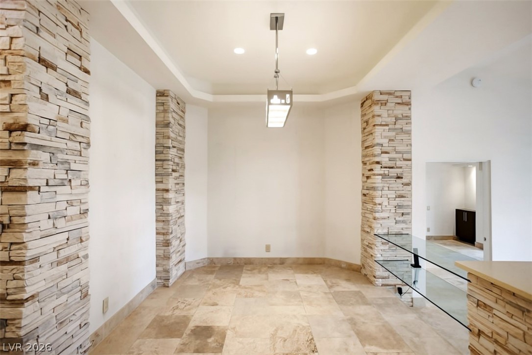 7146 Mission Hills Drive Property Photo 3