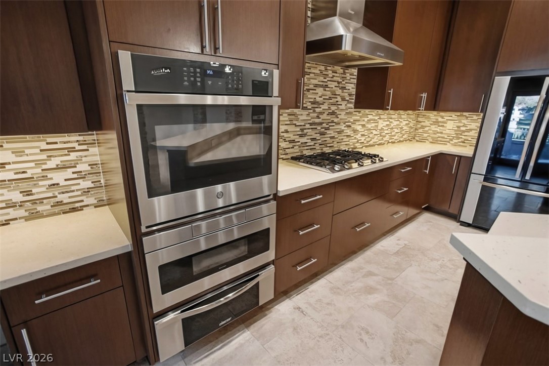 7146 Mission Hills Drive Property Photo 6
