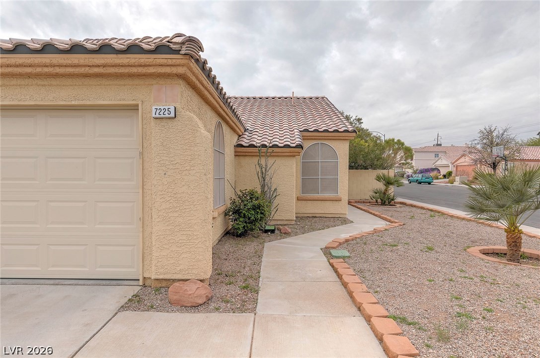 7225 Scenic Hills Drive Property Photo 4