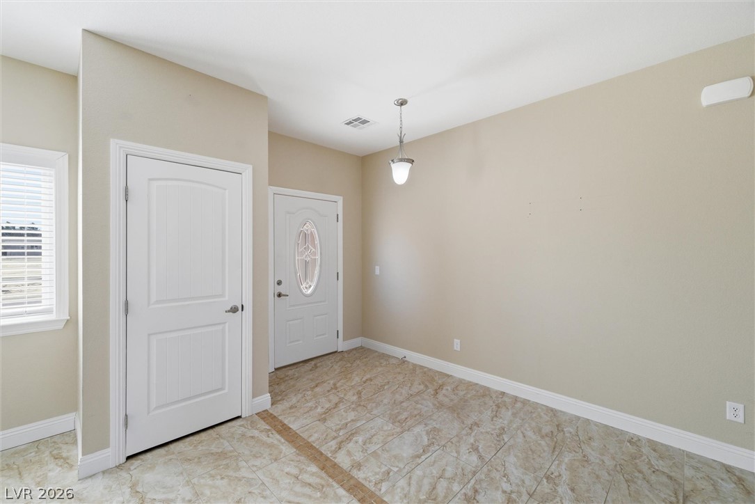 4800 Honey Locust Drive Property Photo 6