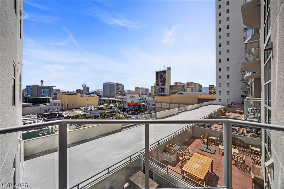 150 Las Vegas Boulevard 914 Property Photo 2