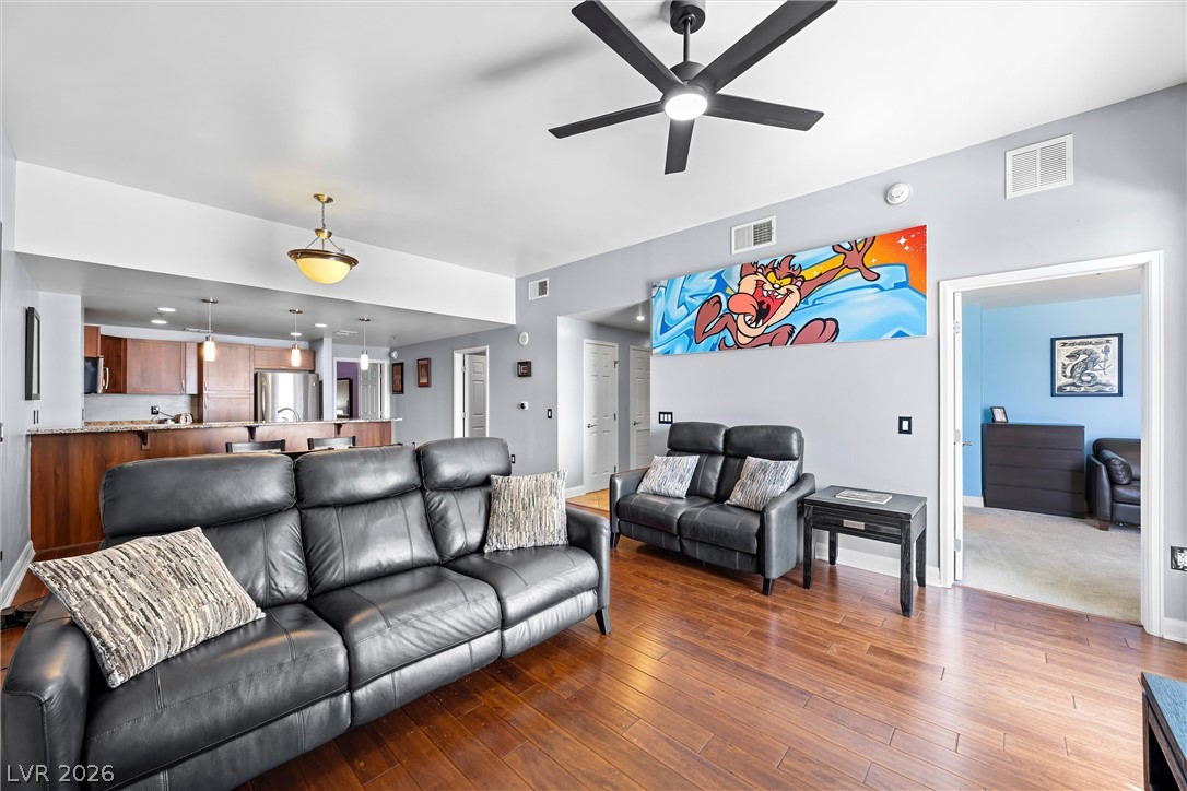150 Las Vegas Boulevard 914 Property Photo 5