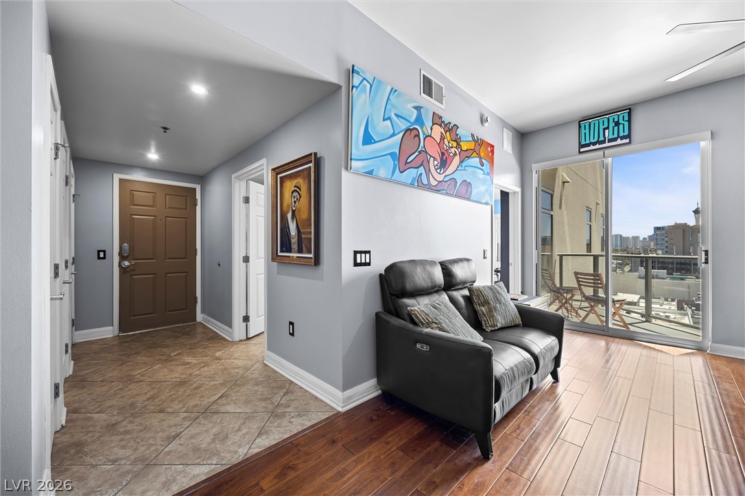 150 Las Vegas Boulevard 914 Property Photo 6