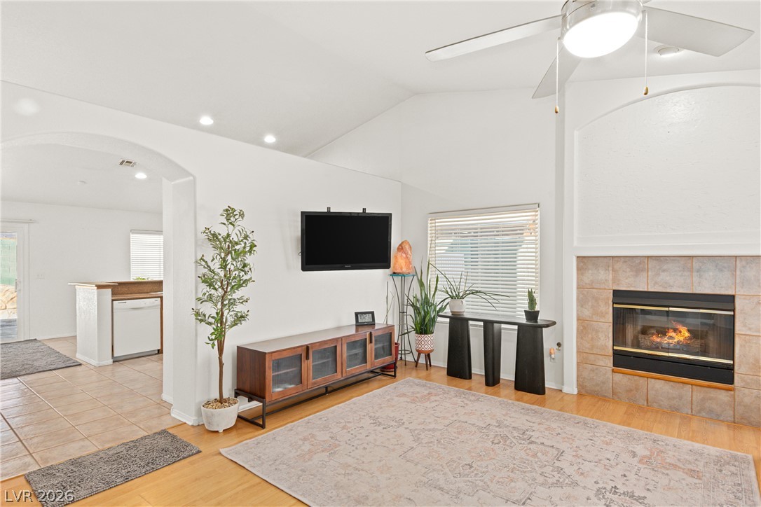 3417 Thom Boulevard Property Photo 4