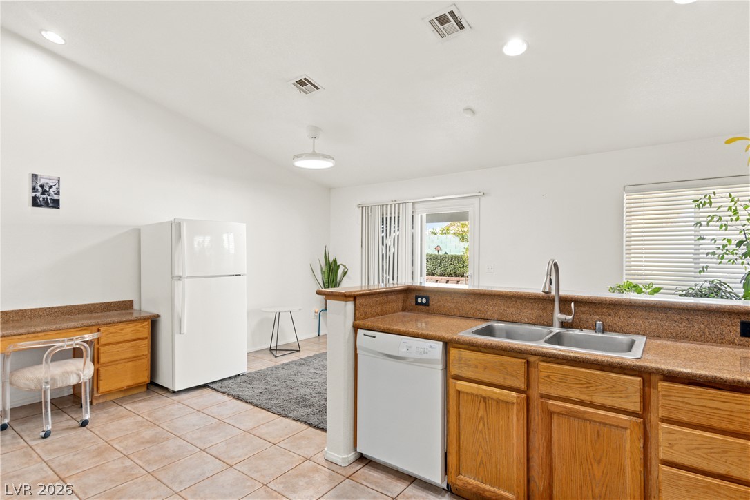 3417 Thom Boulevard Property Photo 8