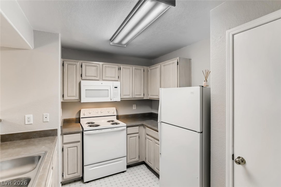 555 East Silverado Ranch Boulevard 2012 Property Photo 12