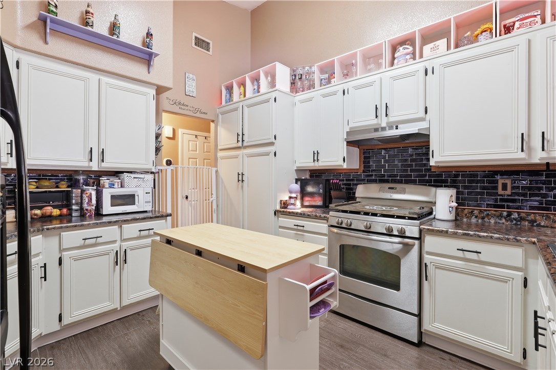 2730 Meadow Spring Court Property Photo 3