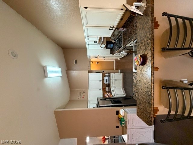 2730 Meadow Spring Court Property Photo 5