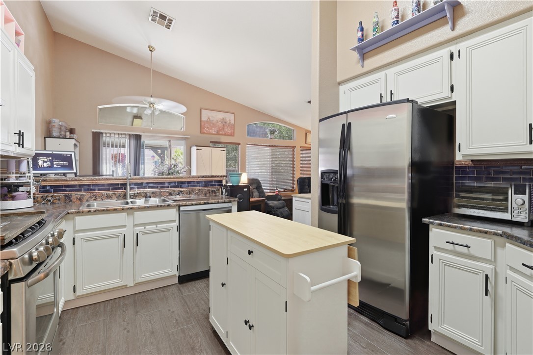 2730 Meadow Spring Court Property Photo 6
