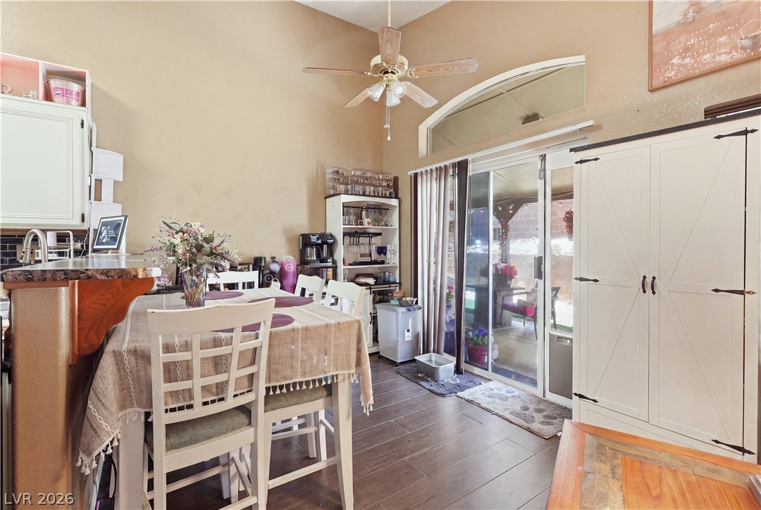 2730 Meadow Spring Court Property Photo 7