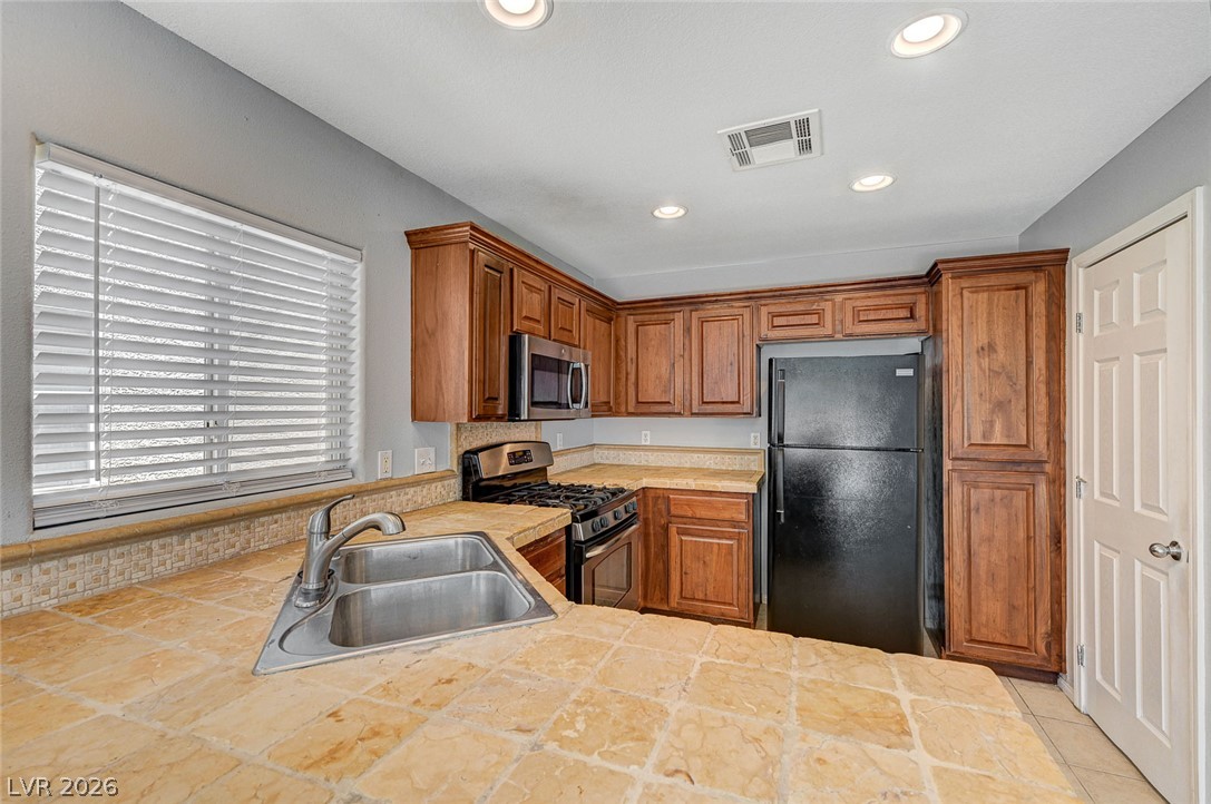 8433 Spencer Canyon Street Property Photo 17