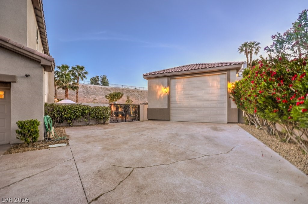 2849 Soaring Peak Avenue Property Photo 4