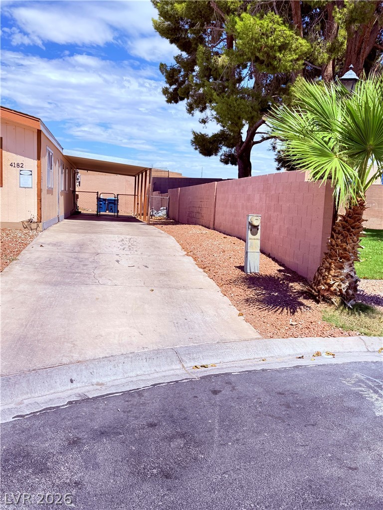 4182 Queen Isabel Court Property Photo 6