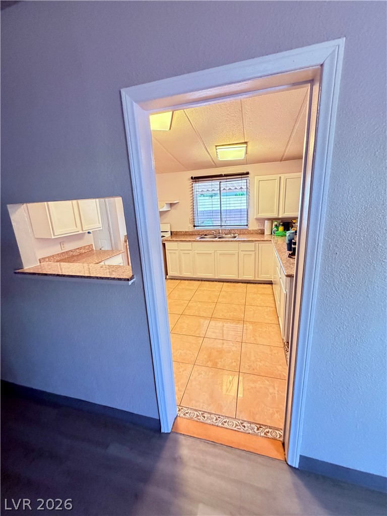 4182 Queen Isabel Court Property Photo 20