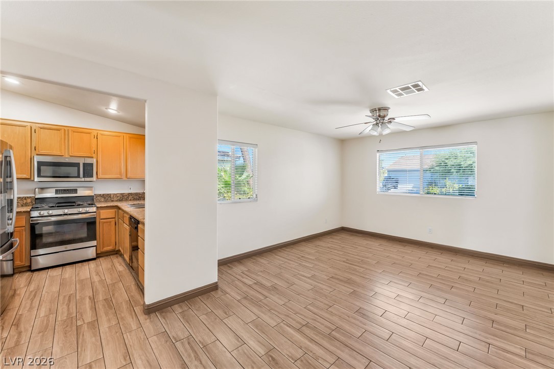 2027 Fountain Valley Way Property Photo 3