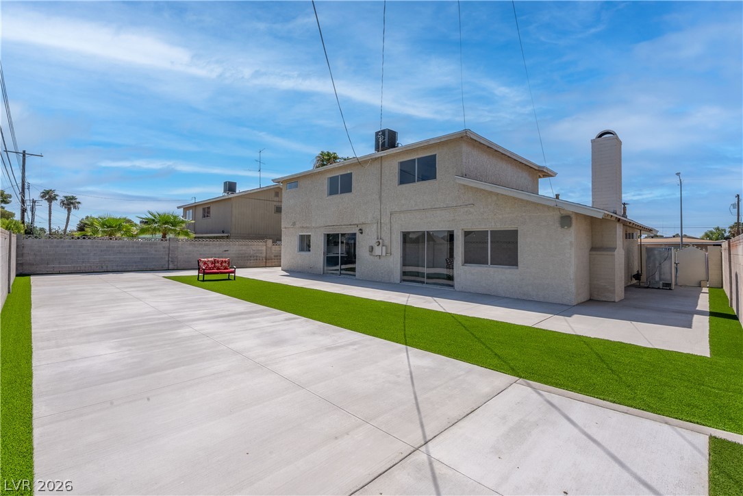 2298 Golden Arrow Drive Property Photo 8