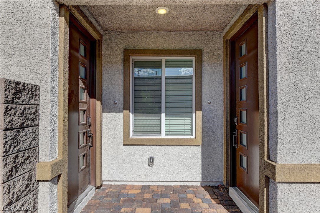 222 Palisade Falls Avenue Property Photo 2