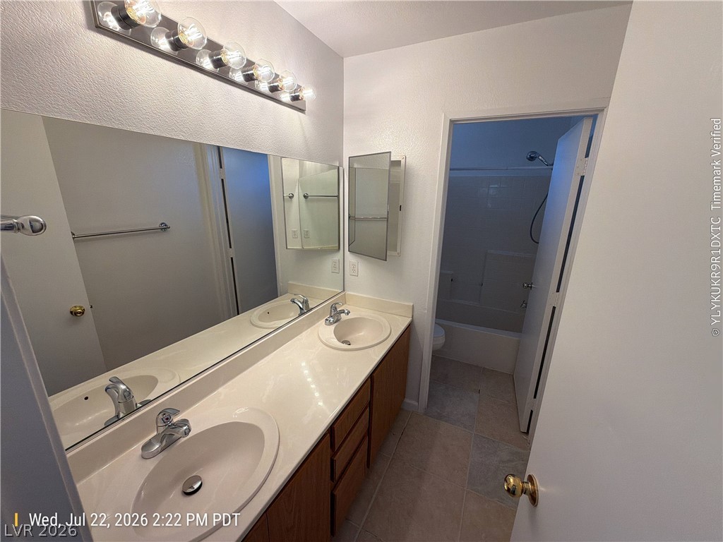 5434 Ragged Robin Court Property Photo 13