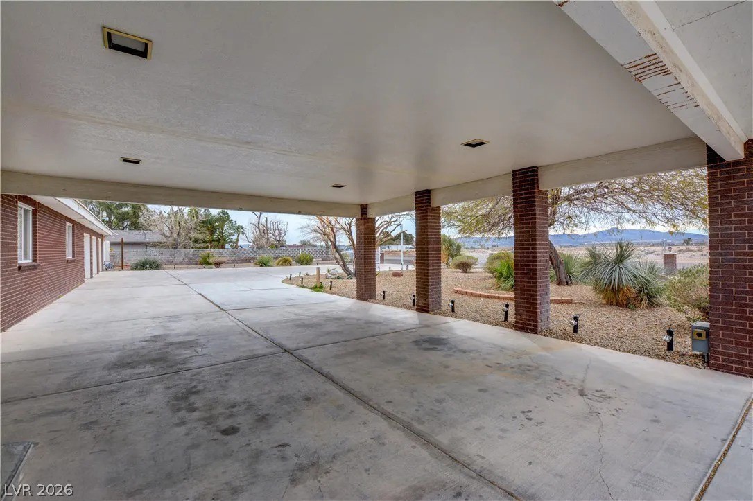 2720 East Quail Avenue Property Photo 10