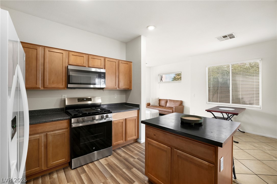 10645 Lessona Street Property Photo 11