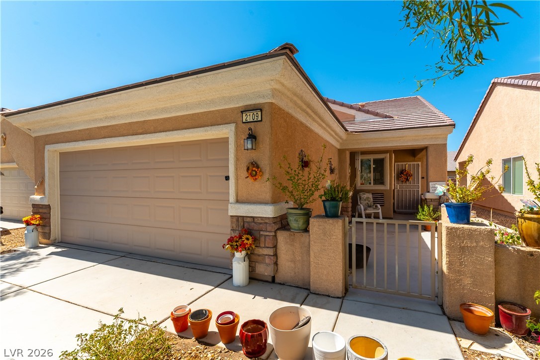 2109 Bay Thrush Way Property Photo 2