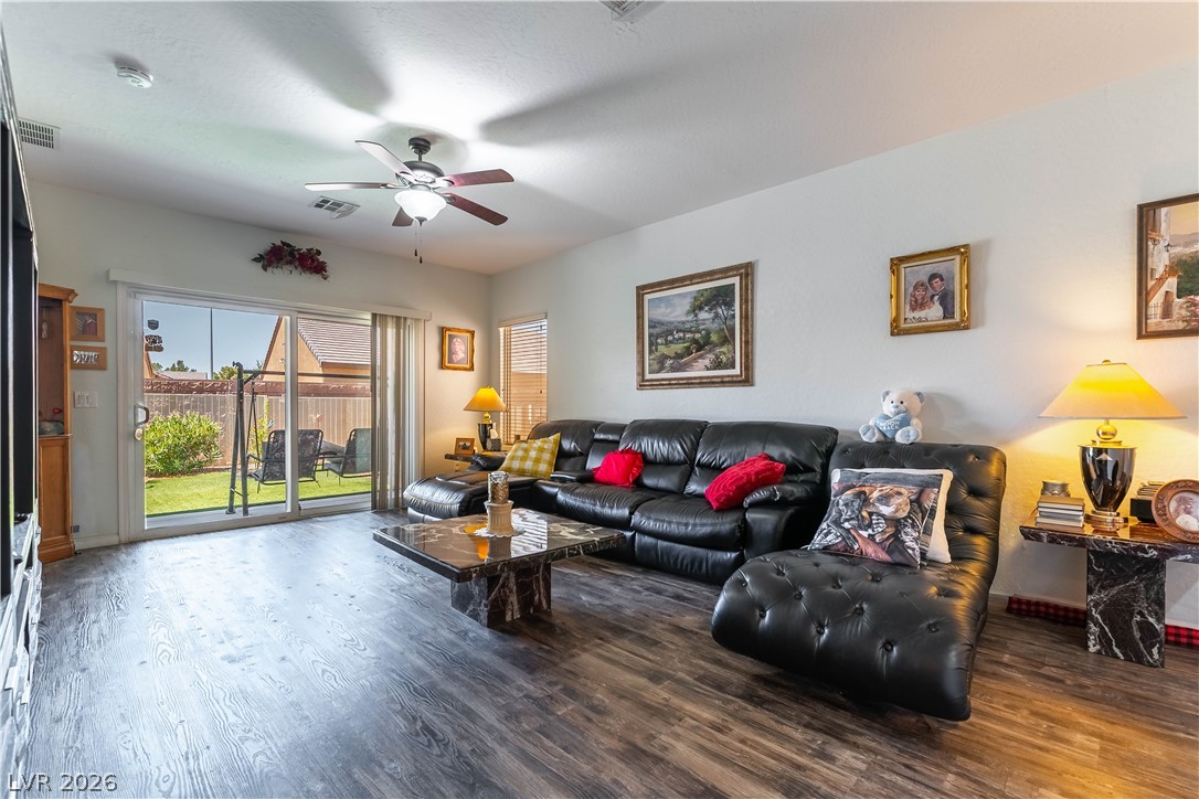 2109 Bay Thrush Way Property Photo 5