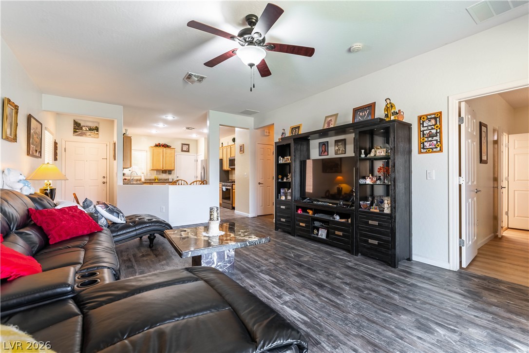 2109 Bay Thrush Way Property Photo 6