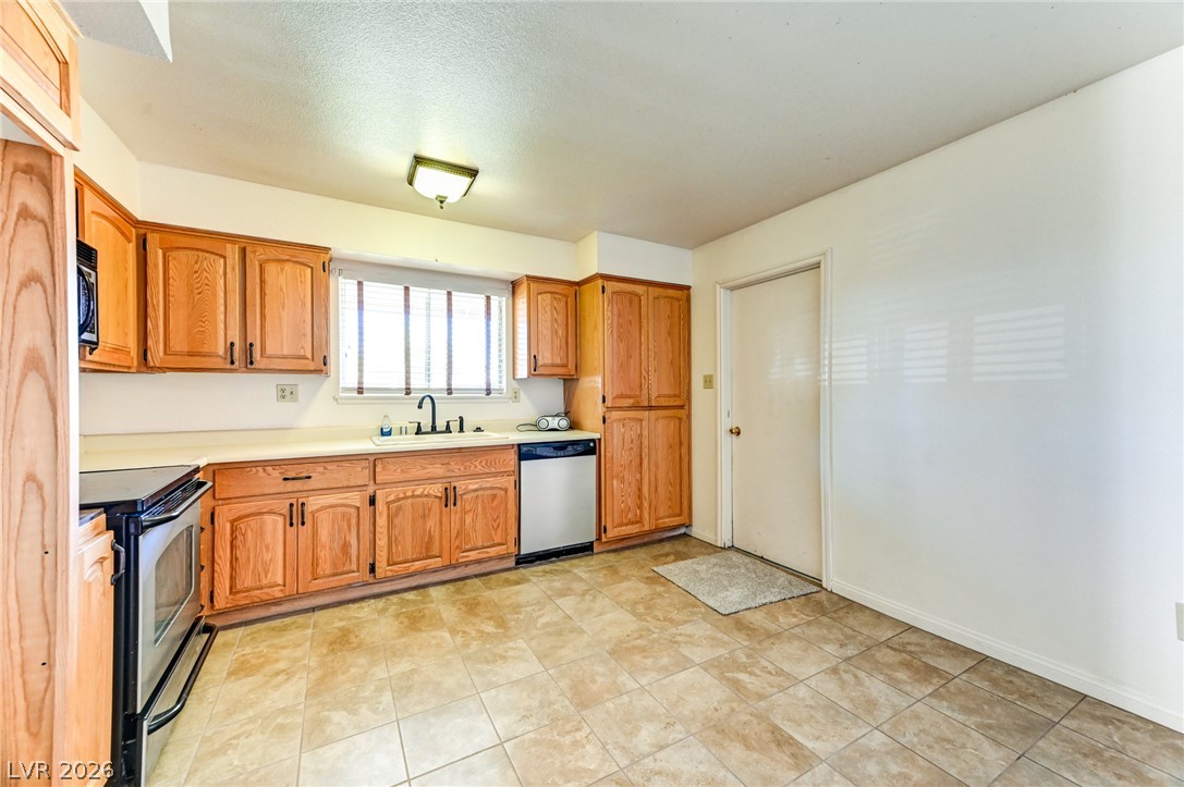 3701 East Carey Avenue Property Photo 4