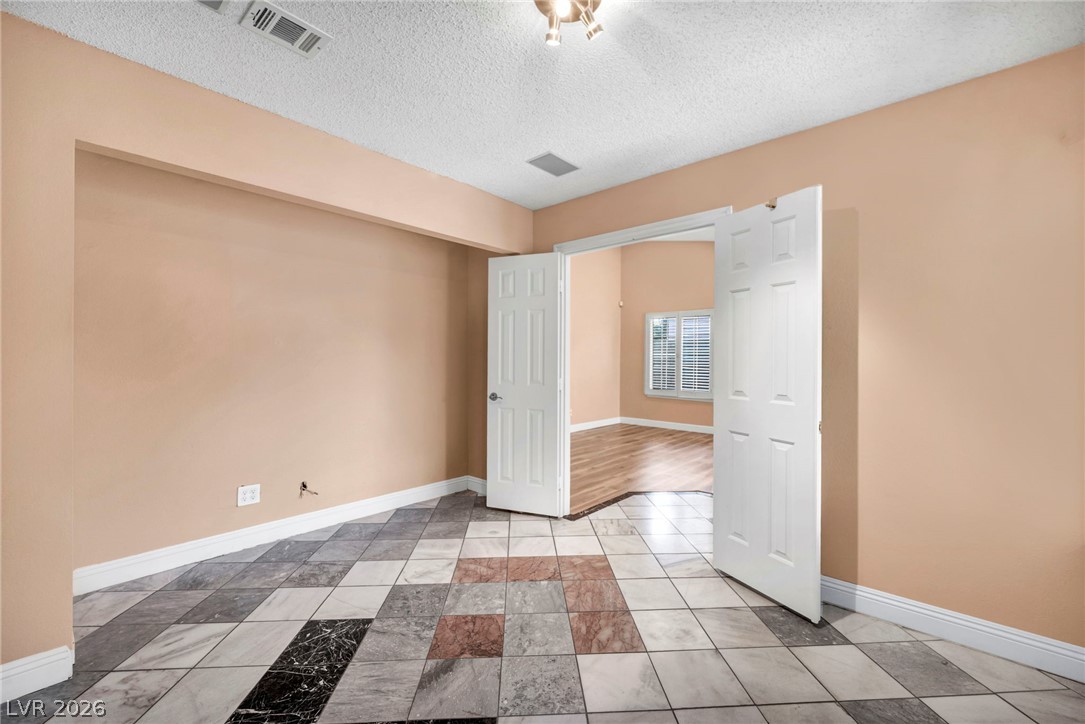 6237 Carmen Boulevard Property Photo 8