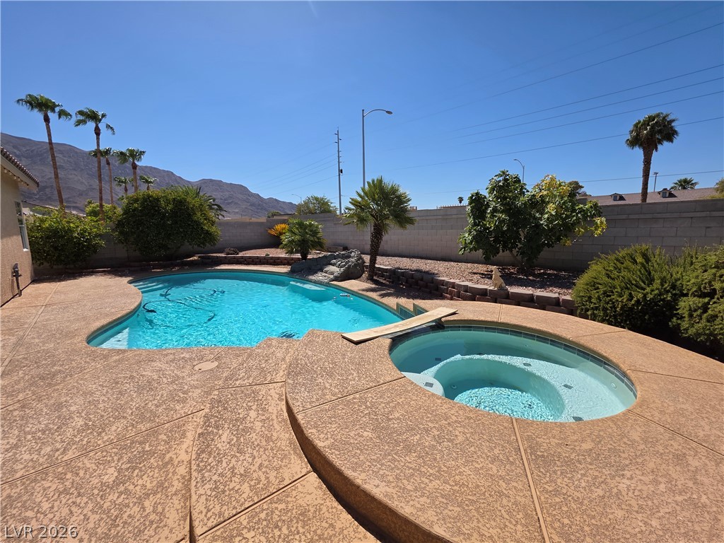 6323 Mahogany Peak Avenue Property Photo 14