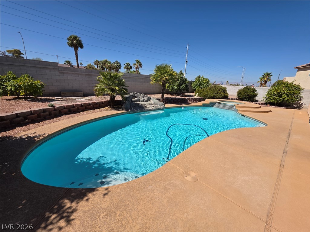 6323 Mahogany Peak Avenue Property Photo 16