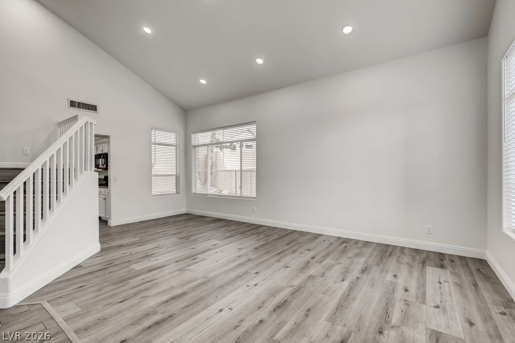 1601 Vespertina Court Property Photo 6