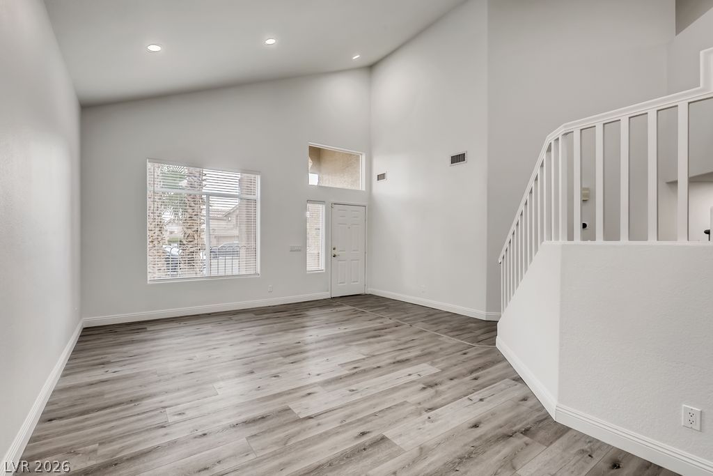 1601 Vespertina Court Property Photo 7