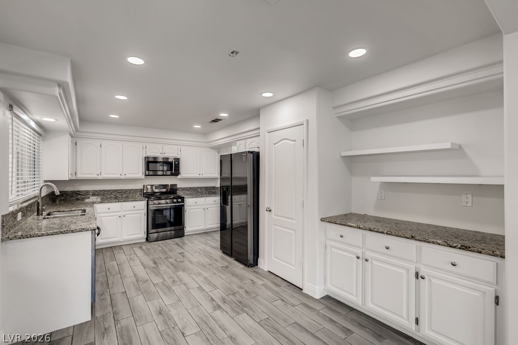 1601 Vespertina Court Property Photo 11