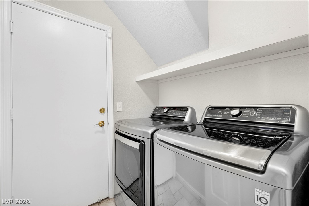 8875 Dove Cove Drive Property Photo 16