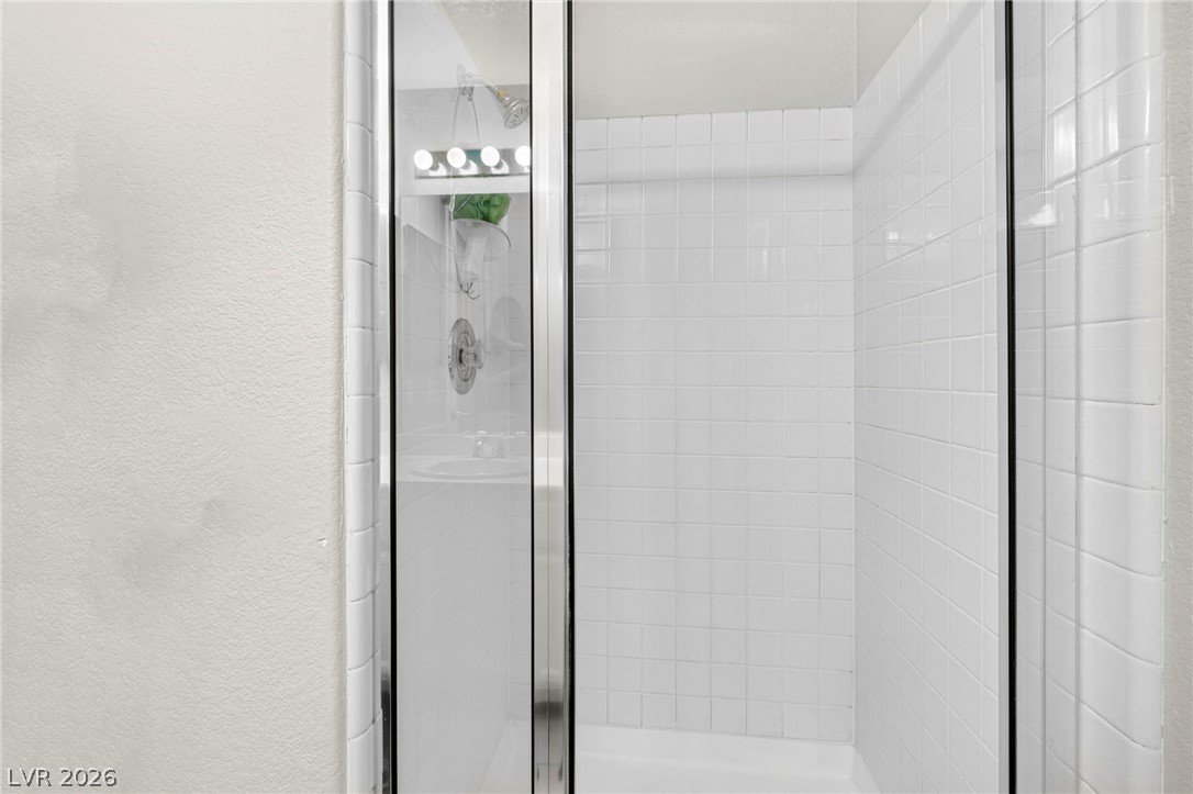 8875 Dove Cove Drive Property Photo 18