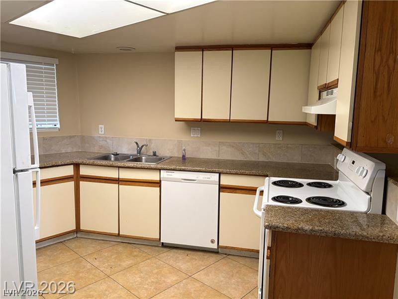 2080 Karen Avenue 17 Property Photo 9