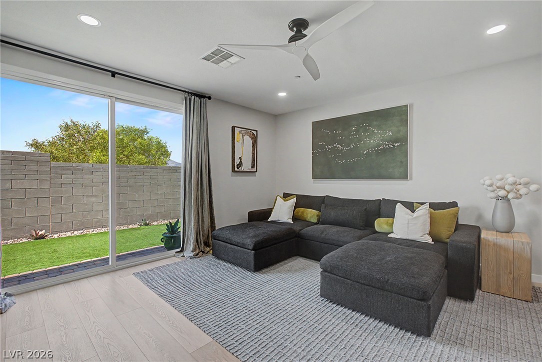 9386 Sequoia Ridge Avenue Property Photo 15