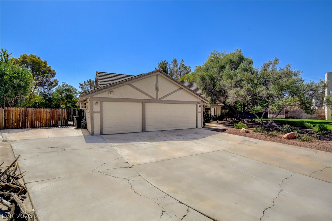 5644 Nicole Court Property Photo 2
