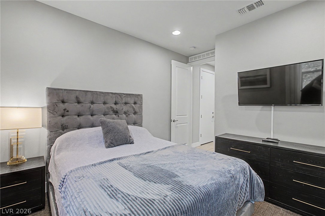10433 Skye Paseo Avenue Property Photo 16