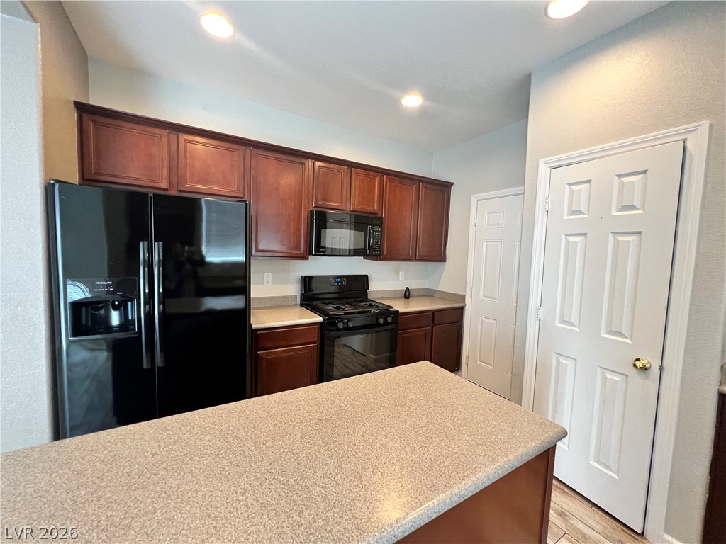8947 College Green Street Property Photo 9