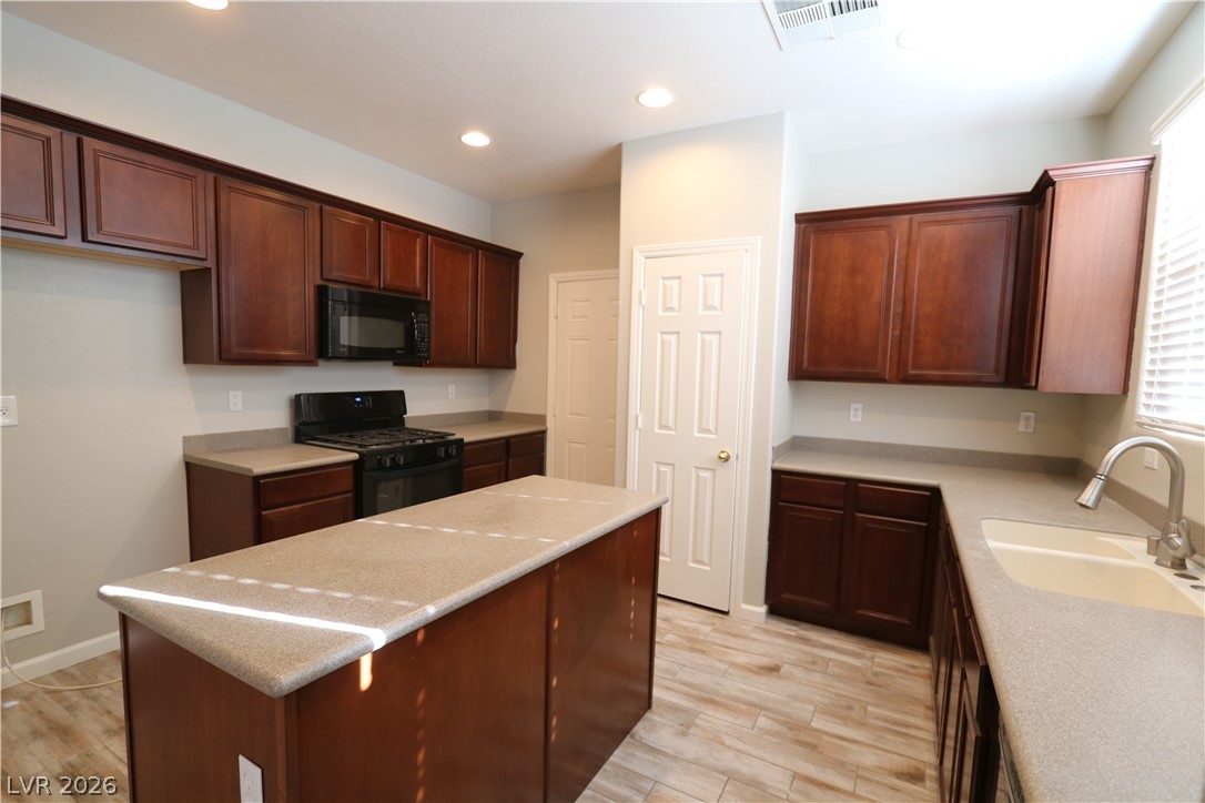 8947 College Green Street Property Photo 13