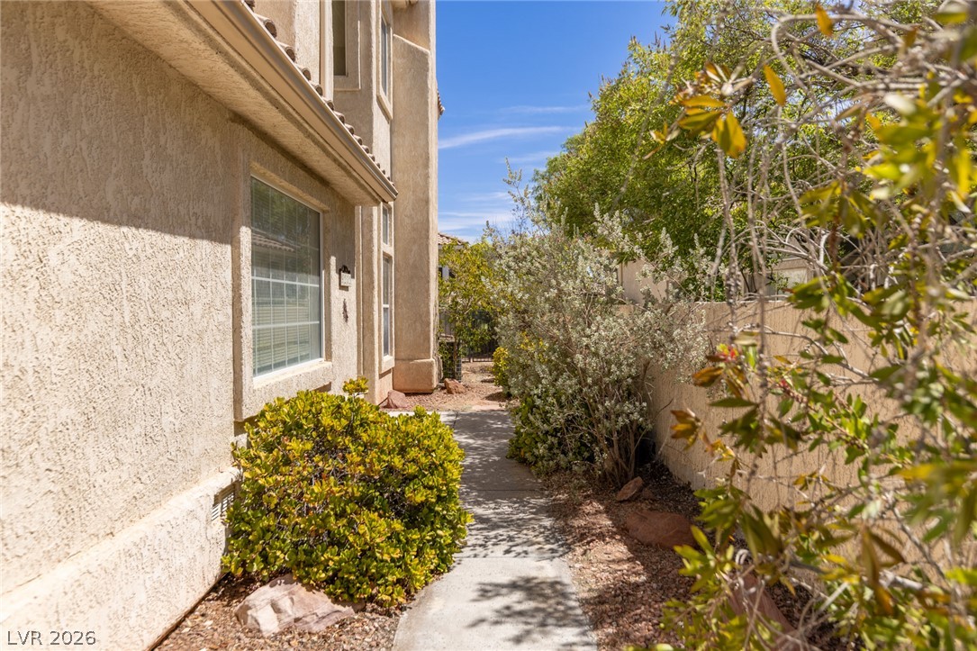 9232 Pitching Wedge Drive Property Photo 3